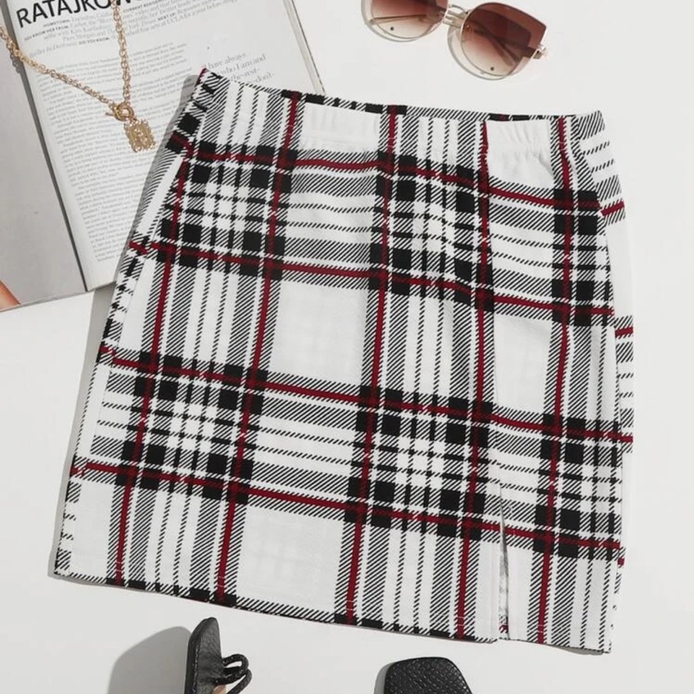 SHEIN Essnce Plus Slit Hem Plaid Skirt